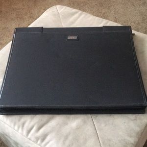 Gently used Tumi organizator
